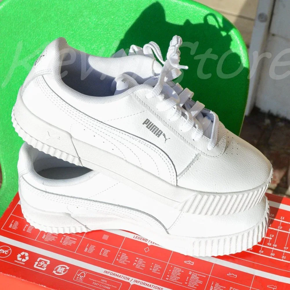 Puma Carina ladies white . Left: 8, right  :‎ 7.5